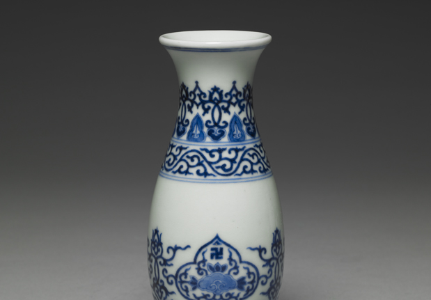 Vase with ruyi decoration in umderglaze blue, Qing dynasty, Qianlong reign (1644-1911)-China Archive